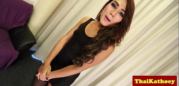  Gorgeous thia ladyboy soloplaying